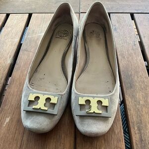 Tory Burch Women's Flats in Gray with Gold Detail